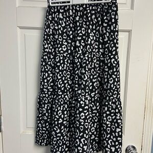 Stylish Black and White Leopard Print Skirt